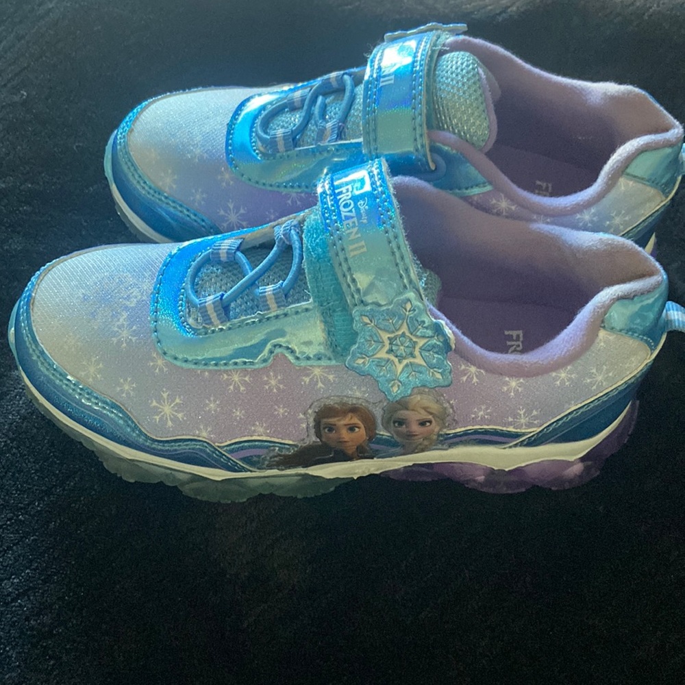 Disney Frozen light up Tennis shoes